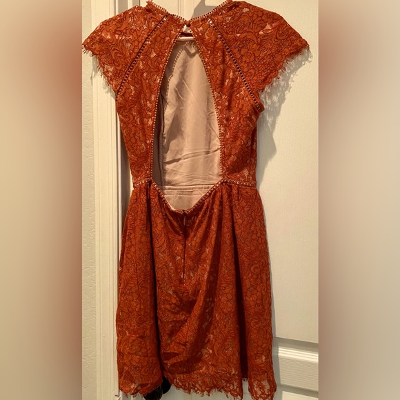 NWT Stylestalker Laylor Circle Lace Mini Dress in Sedona - Picture 6 of 9